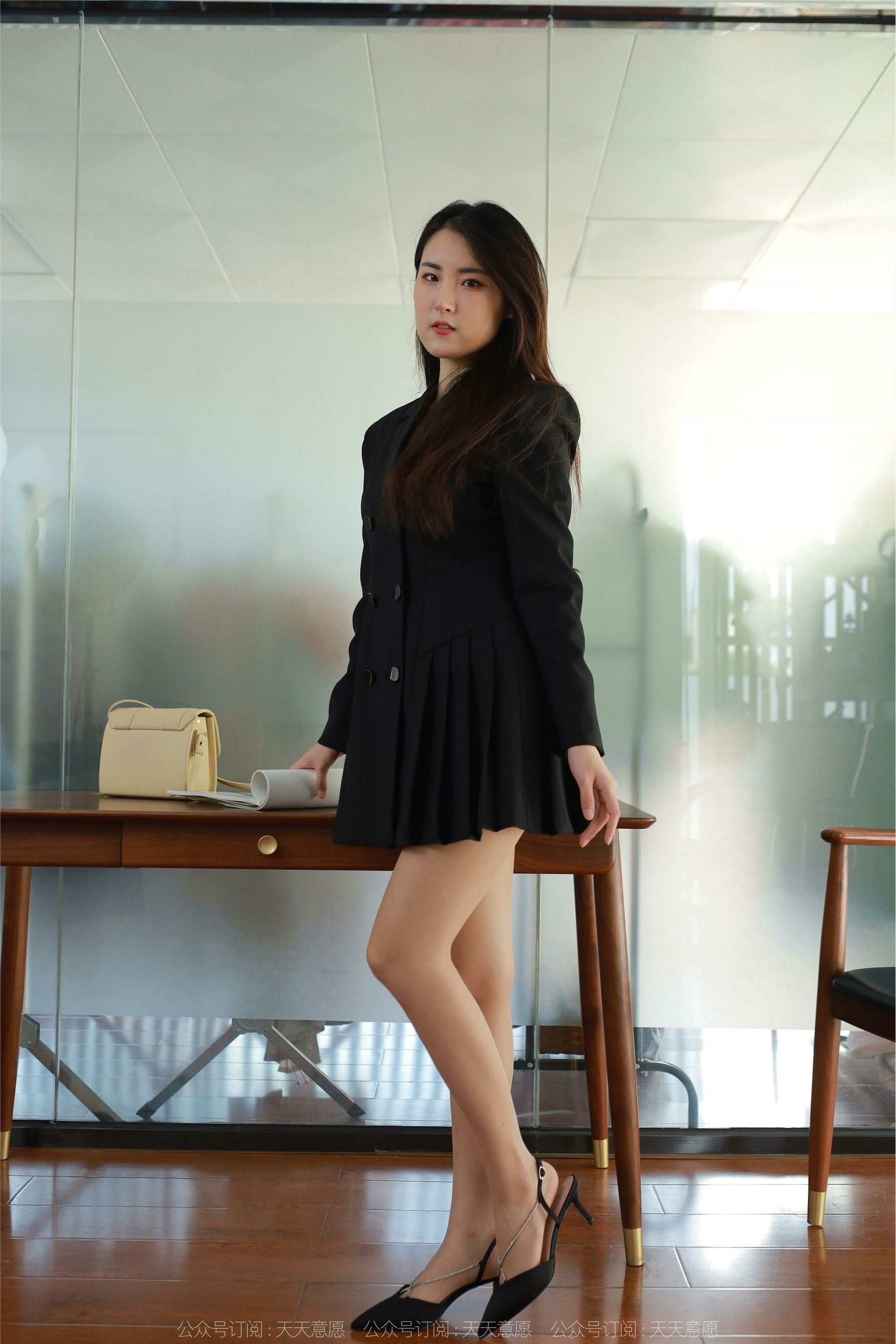 IESS异思趣向  2022.04.20 丝享家 1065：小宝《黑色百褶裙》